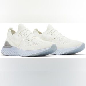 Nike react infinity run flyknit Women's size 7. White and Gray Sneakers